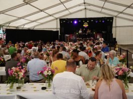 Le Grand Buffet transforme Carouge en table géante.