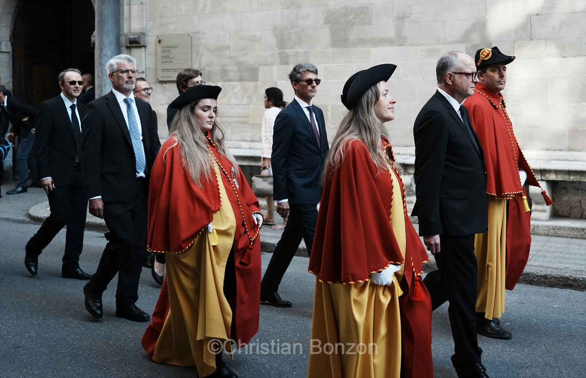 Justice genevoise: le temps du serment pour les magistrats lus